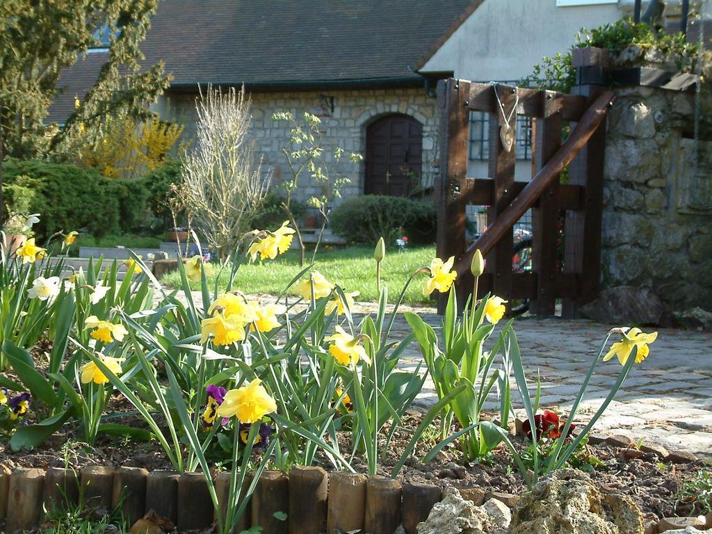 Maison Prairie Bonheur Bed & Breakfast Magny-les-Hameaux Exterior foto